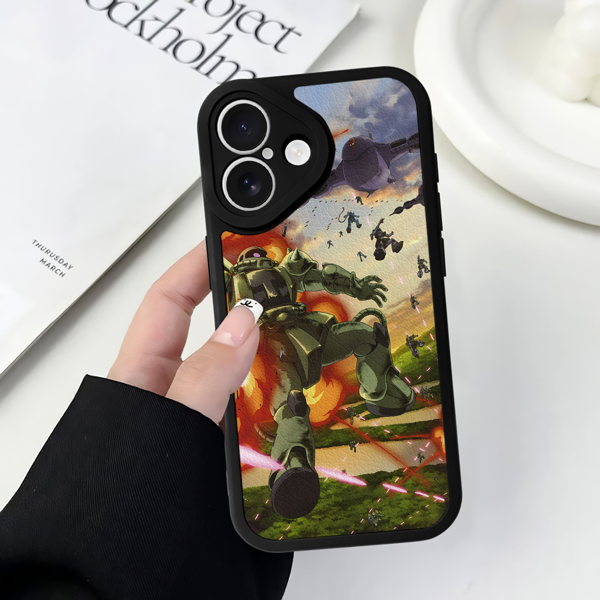 （画像用） 機動戦士ガンダム Mobile Suit Gundam 【iPhone 16シリーズ対応】シリコンスマホケース（レザー調） 材質：シリコン